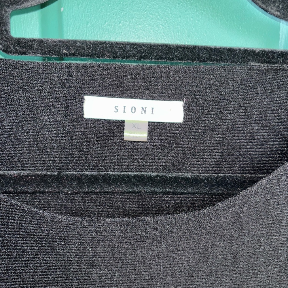 Sioni XL lightweight Black knit top faux-leather panels / metallic studs - Picture 4 of 8